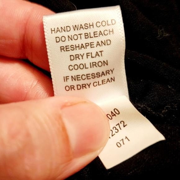 Cupio Black Floral Embroidered Top Rolltab Sleeves Women's Medium M Soft Comfort - Picture 7 of 7